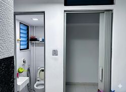 Changi South Avenue 1 (D16), Terrace #553570381